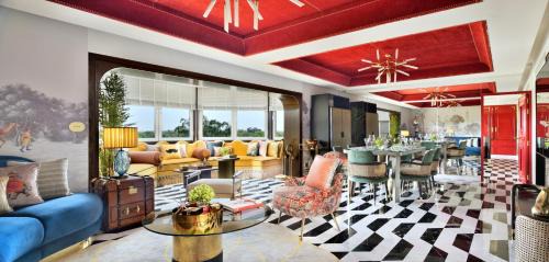 Signature Suite - Maharajah with one way airport transfer and access to club lounge