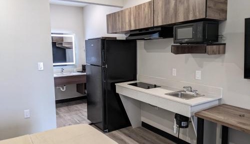 Deluxe Double Room (2 Adults + 1 Child)