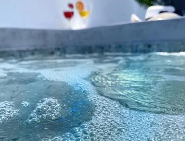 Studio with Spa Bath