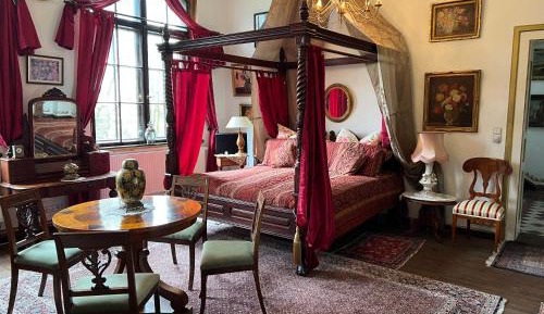 Deluxe King Suite