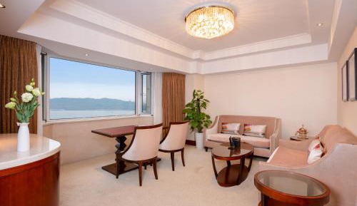 Executive Suite with Lake View