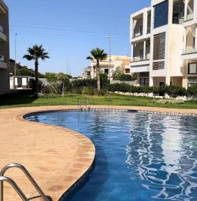 Apartment with Pool View 