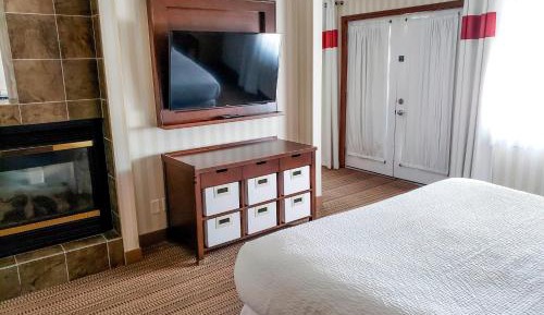 Suite, 1 King, Alternate bed: sofa bed 