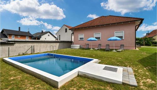 Three-Bedroom Holiday Home 
