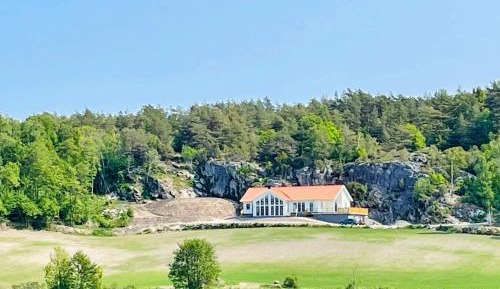 Four-Bedroom Holiday Home