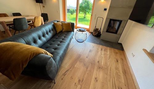 Apartment with Mountain View