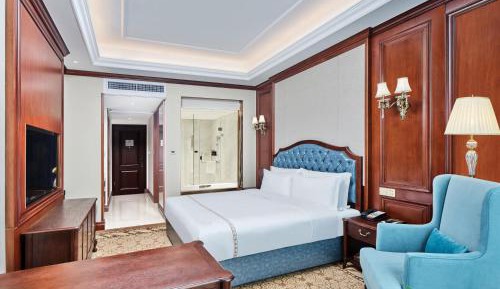 Deluxe Queen Room