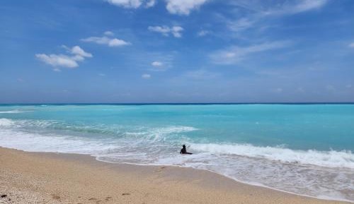 Apartment with Mountain View