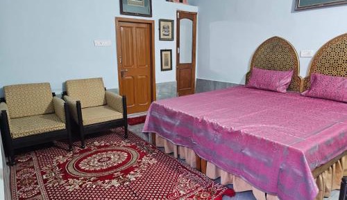 Deluxe Room (2 Adults + 1 Child)