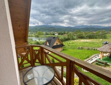 Apartment with Mountain View