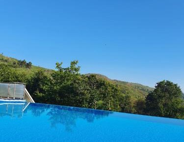 Deluxe Double Room (2 Adults + 1 Child)