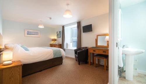 Double or Twin Room with Sea View