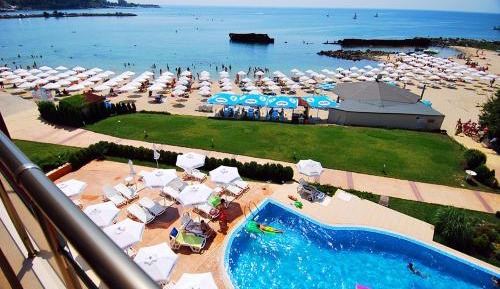 One-Bedroom Apartment with Balcony and Sea View