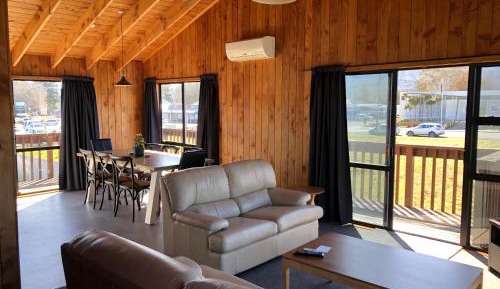 Apartment with Mountain View