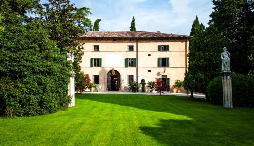 Queen Room with Garden View