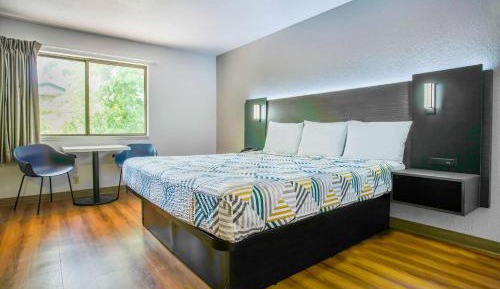 King Room - Non-Smoking