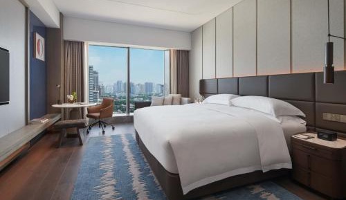 Classic King Room with Garden View
