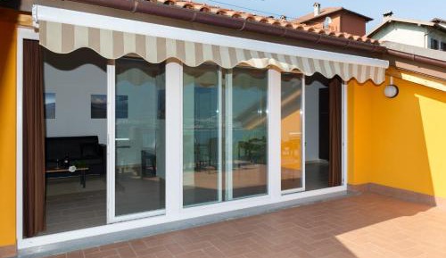 Three Bedroom Apartment with Lake View