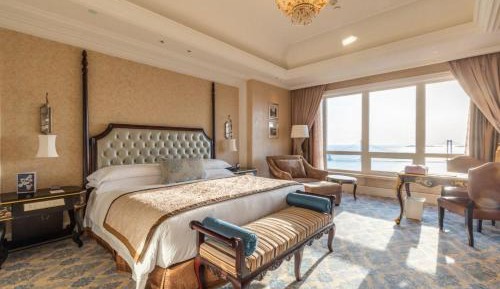 Deluxe King Room with Ocean View