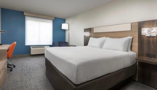 Standard King Room with Roll-In Shower - Mobility Access