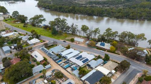 Three-Bedroom Houseboat - The Murray Dream