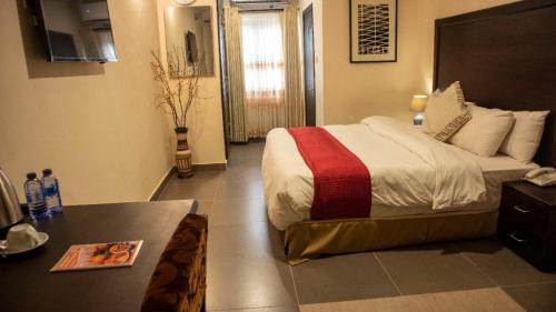 Deluxe Queen Room