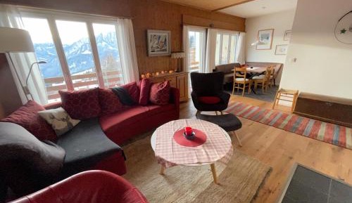 Three-Bedroom Apartment with Mountain View