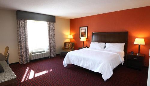 King Room with Bath Tub - Mobility Access