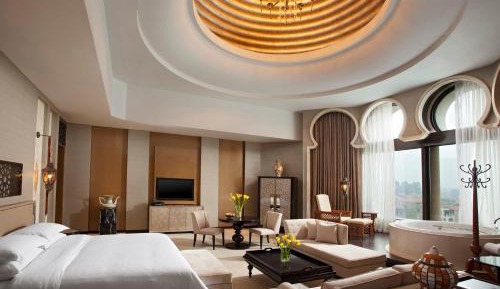 Signature Suite, Suite, 1 King, Lake view, High floor