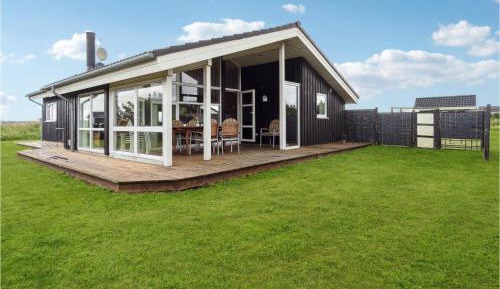 Three-Bedroom Holiday Home 