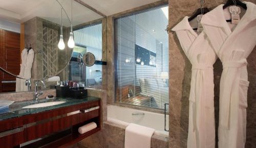 Classic Twin Room with Lake View 