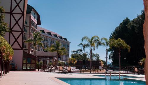 Apartment with Mountain View