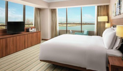 King Corner Guest Room with Sea View