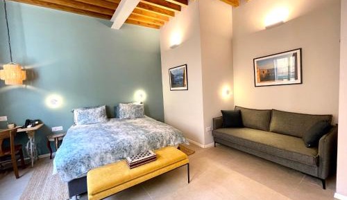 Deluxe Room (2 Adults + 1 Child)