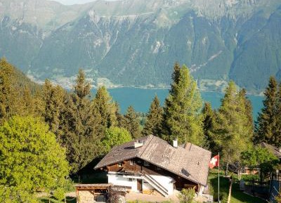 Apartment with Mountain View