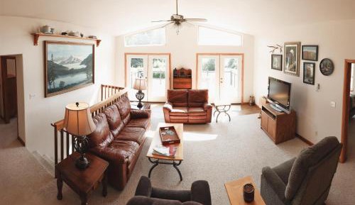 Three-Bedroom Holiday Home 