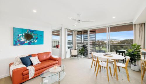 Apartment with Mountain View
