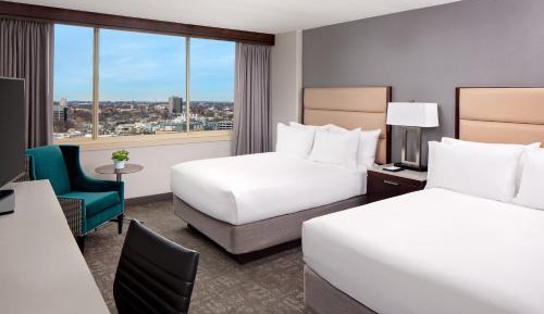 Double Room with Two Double Beds and Bath Tub - Mobility Accessible