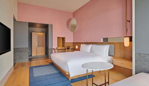 Deluxe Double Room (2 Adults + 1 Child)