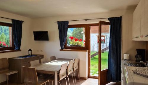 Apartment with Garden View