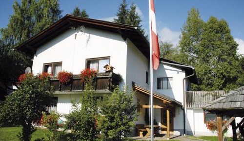 One-Bedroom Apartment with Mountain View