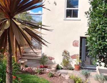  Three-Bedroom Holiday Cottage