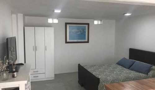Deluxe Studio