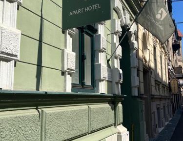 One-Bedroom Deluxe Apartment