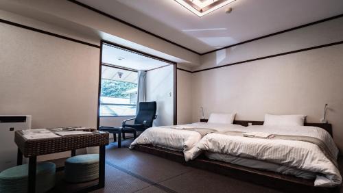 Standard Twin Room with Mountain View