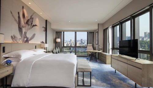 King Studio Executive Room with Lounge Access - Complimentary First Round Mini Bar