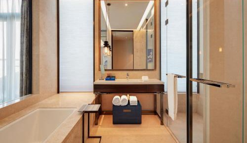 Deluxe Large King Bed Room