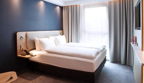 Standard Queen Room