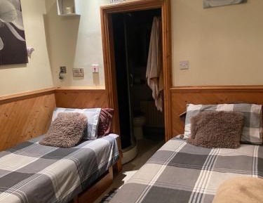 Twin Room with Private External Bathroom