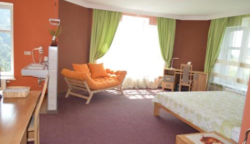 Suite with Mountain View